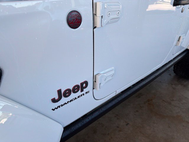 New 2027 Bright White Clearcoat Jeep Rubicon image 12
