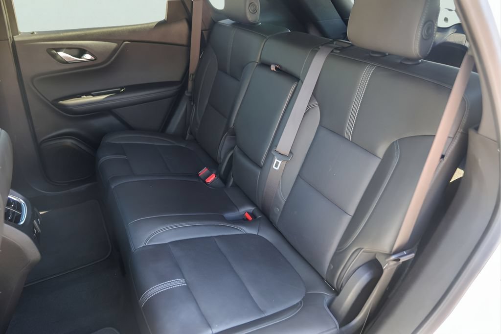 Used 2020 SUMMIT WHITE Chevrolet LT image 26