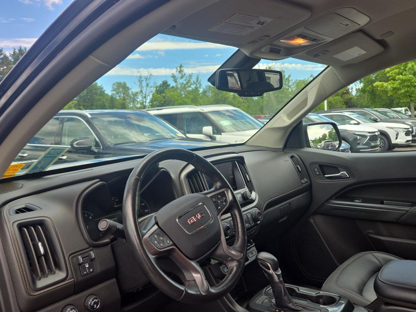 Used 2022 Onyx Black GMC 4WD AT4 w/Leather image 3