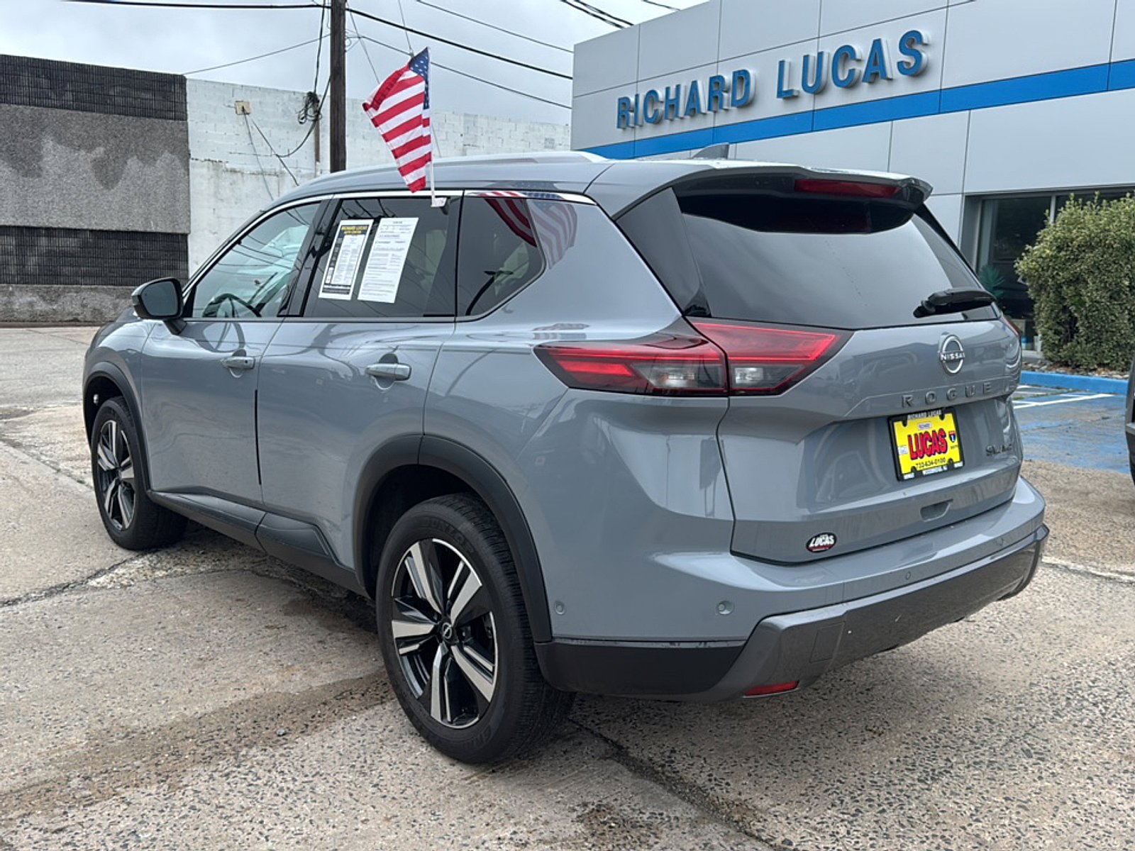 2025 Nissan Rogue SL - Photo 7