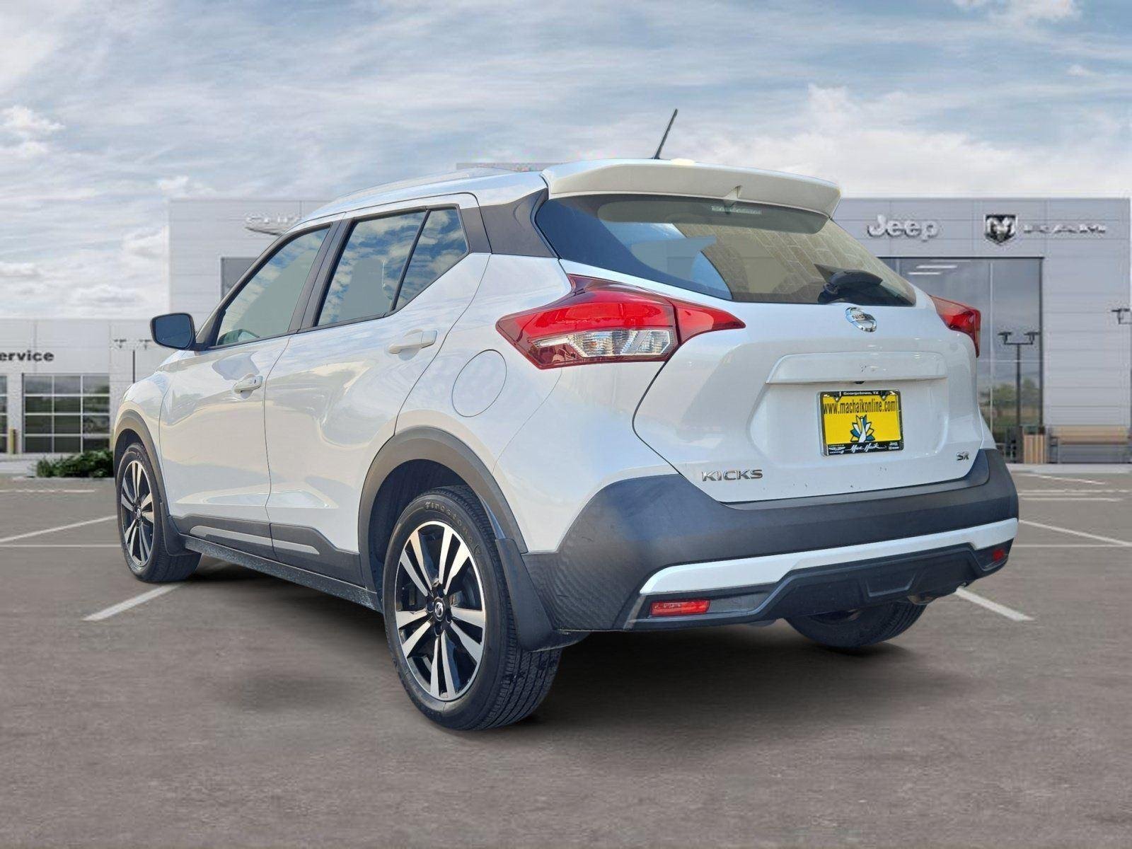 Used 2019 Aspen White Nissan SR image 3
