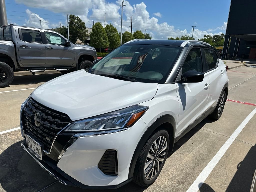 Used 2023 White Nissan SV image 1