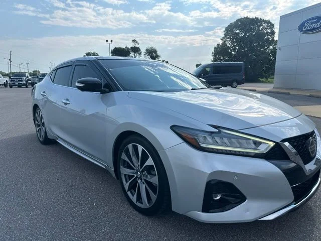 Used 2020 Silver Nissan Platinum image 5