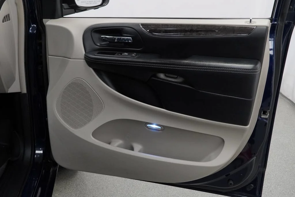 Used 2016 Blue Chrysler Touring image 41