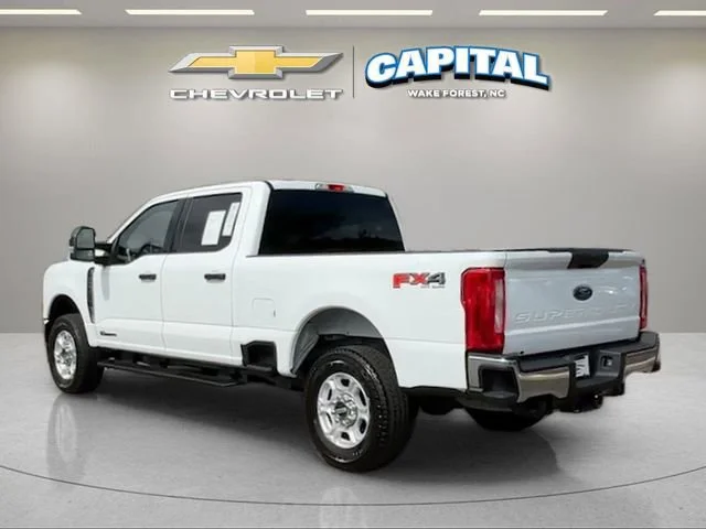 Used 2025  Ford XL image 3