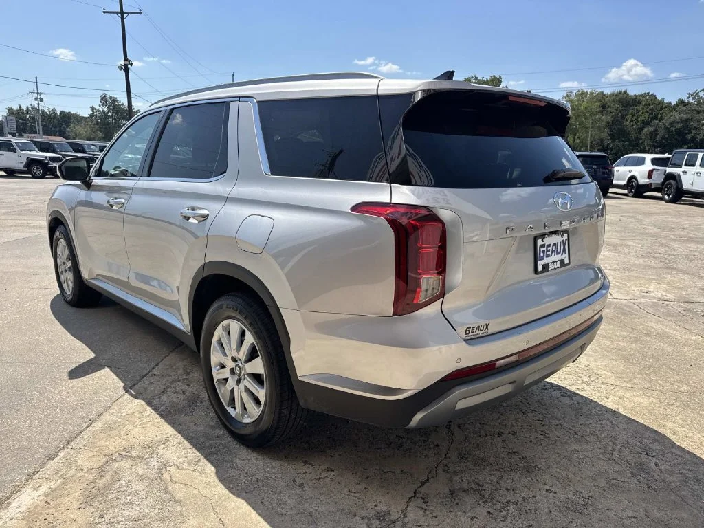 Used 2025 Silver Hyundai SEL image 9