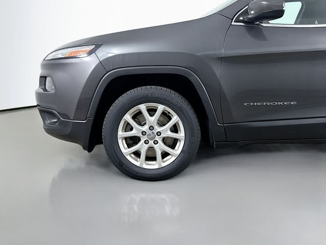 Used 2016 Gray Jeep Latitude image 29