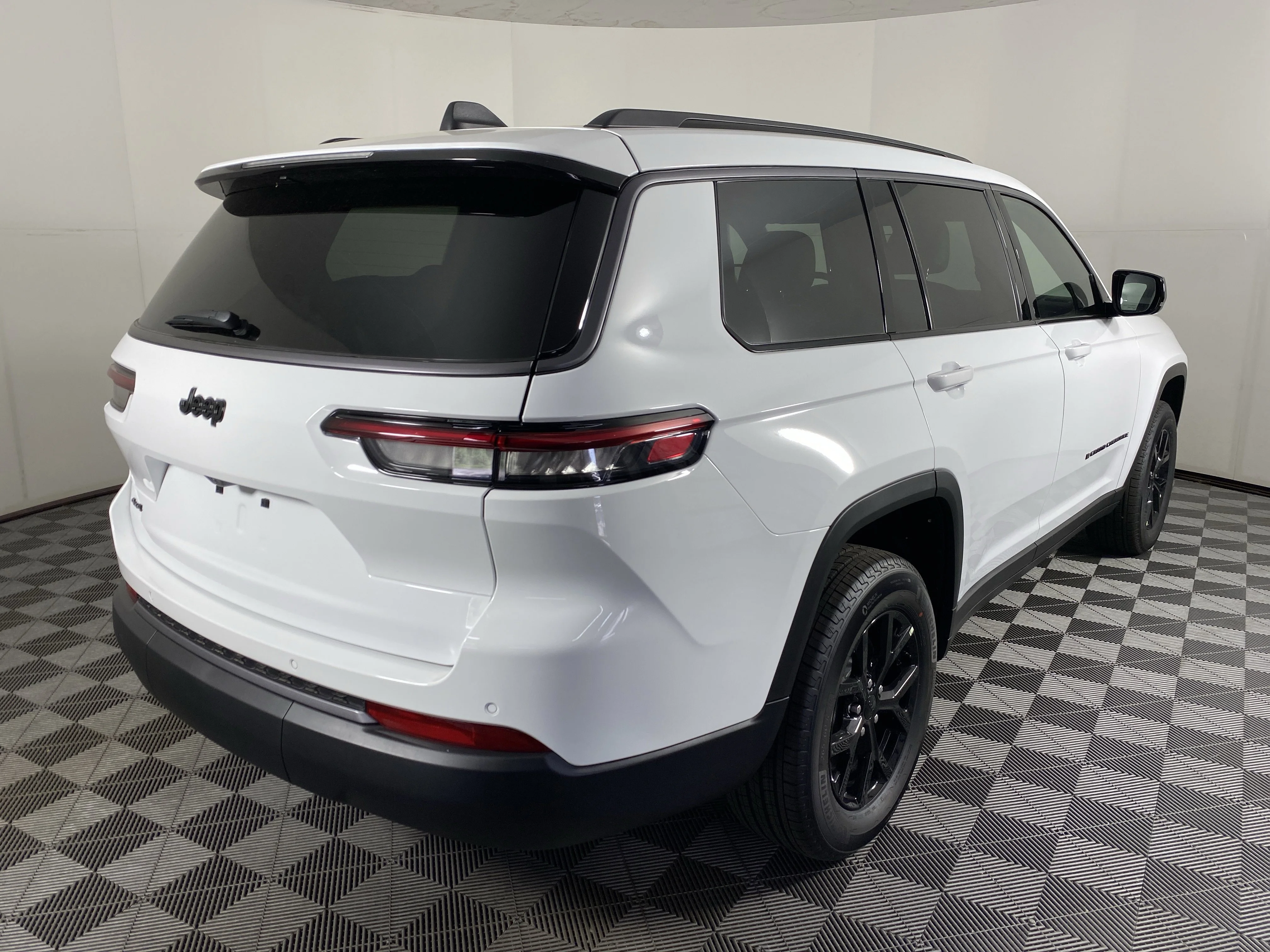 New 2026 Bright White Clear-Coat Exterior Paint Jeep Laredo image 8