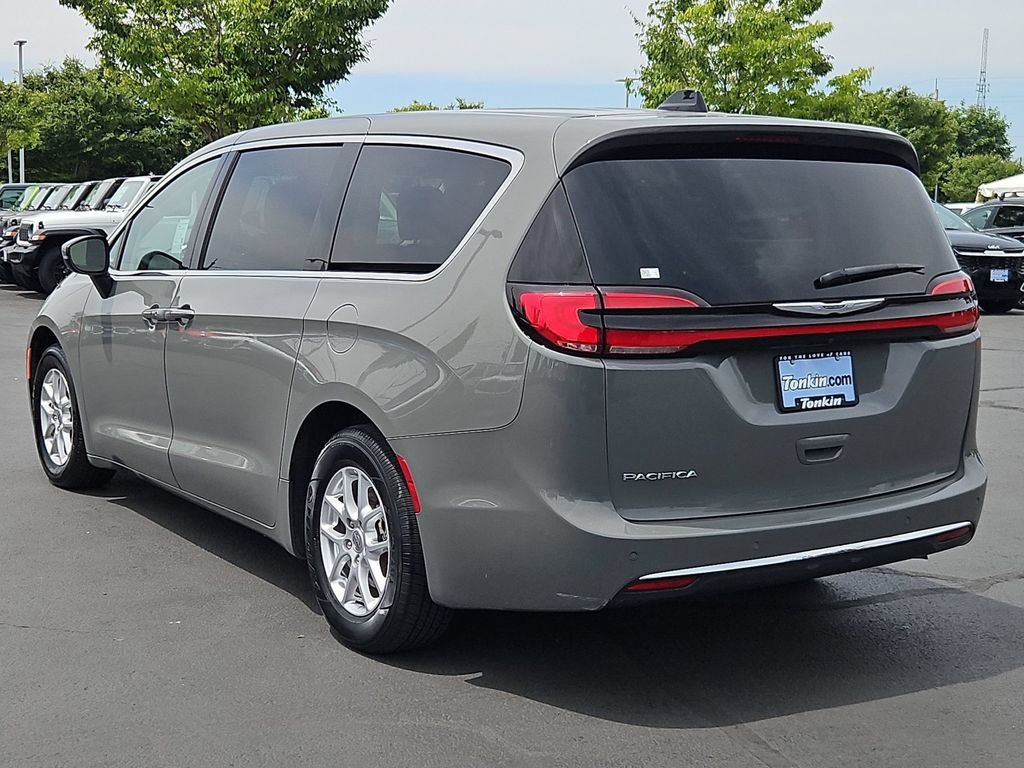 Used 2023 Ceramic Gray Clearcoat Chrysler Touring L image 4
