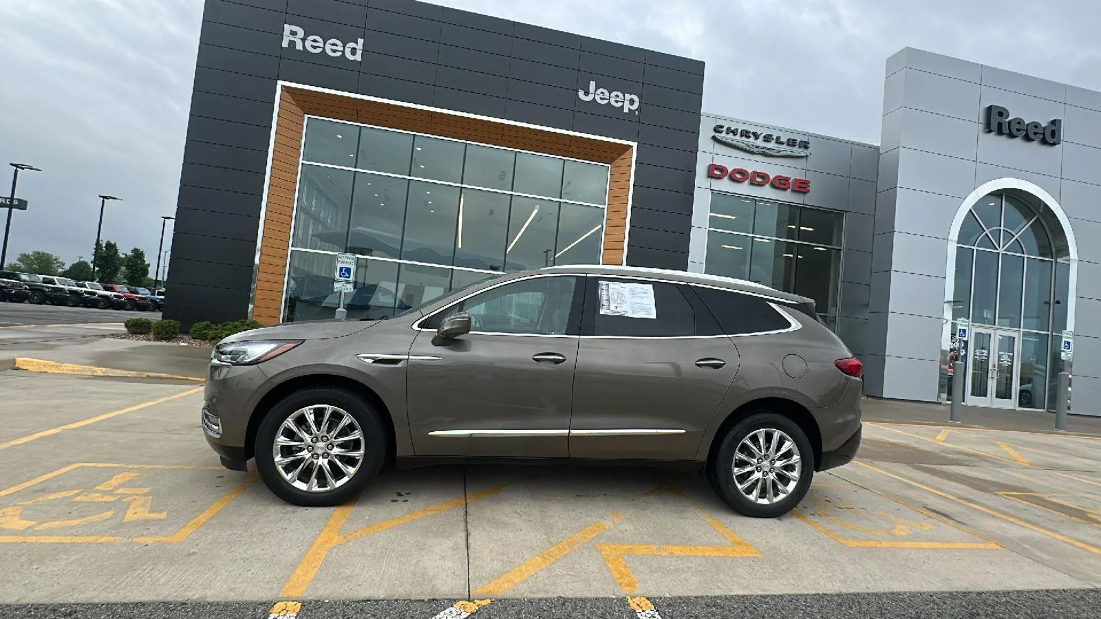 Used 2020 Buick Enclave Essence with VIN 5GAEVAKW7LJ166966 for sale in Kansas City