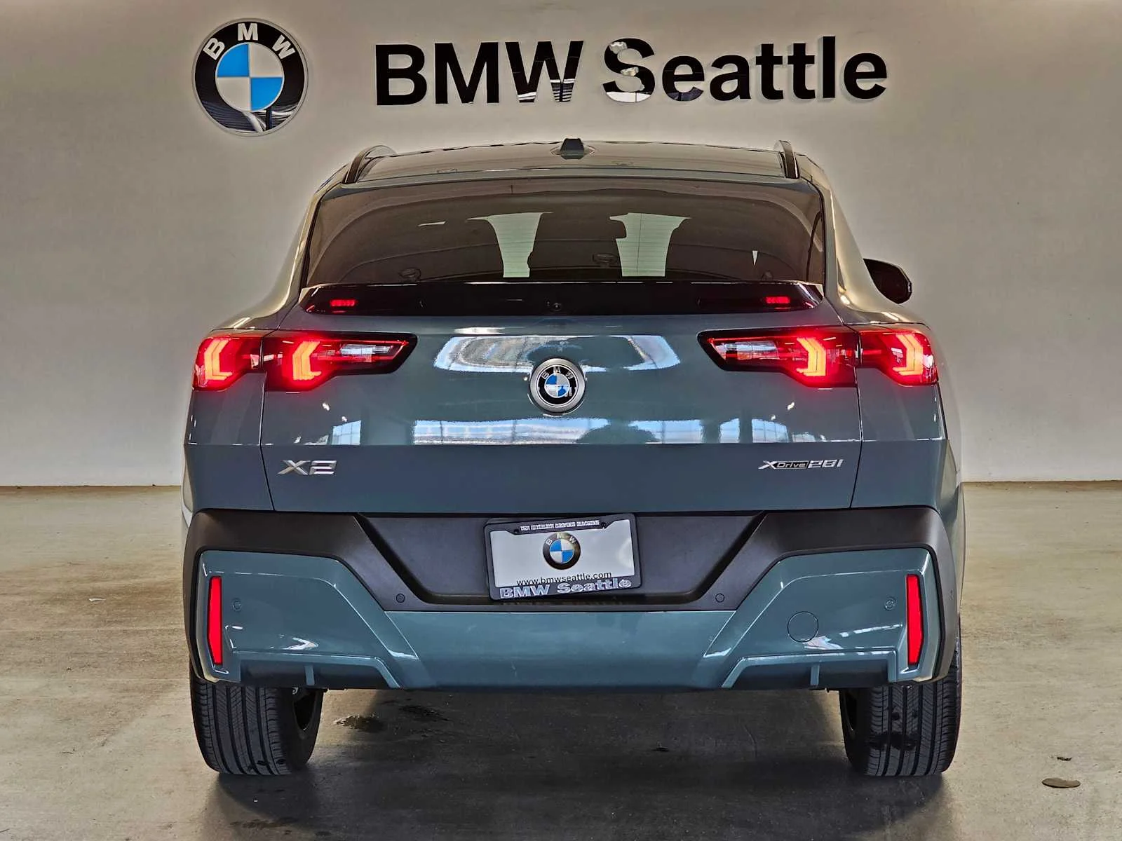 Certified Used 2026 Cape York Green Metallic BMW xDrive28i image 5