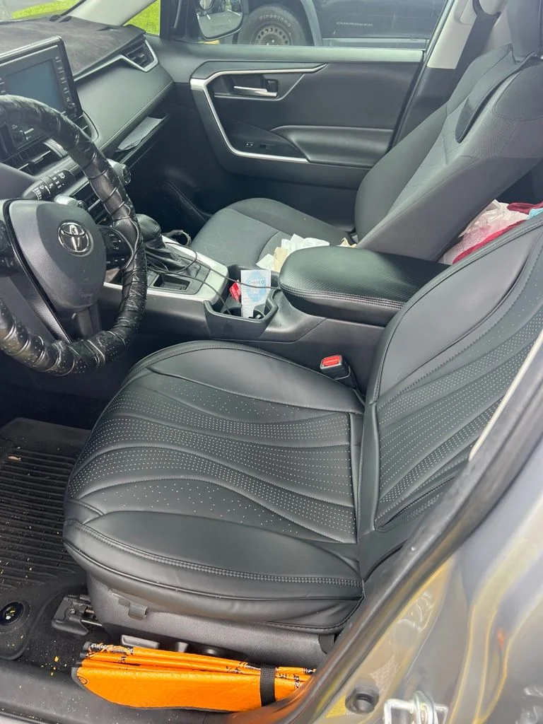 Used 2020 Silver Sky Metallic Toyota XLE image 4
