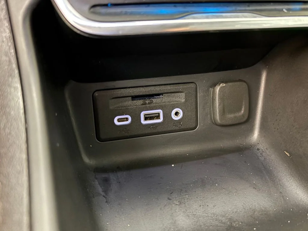 Used 2020 White GMC SLT image 29