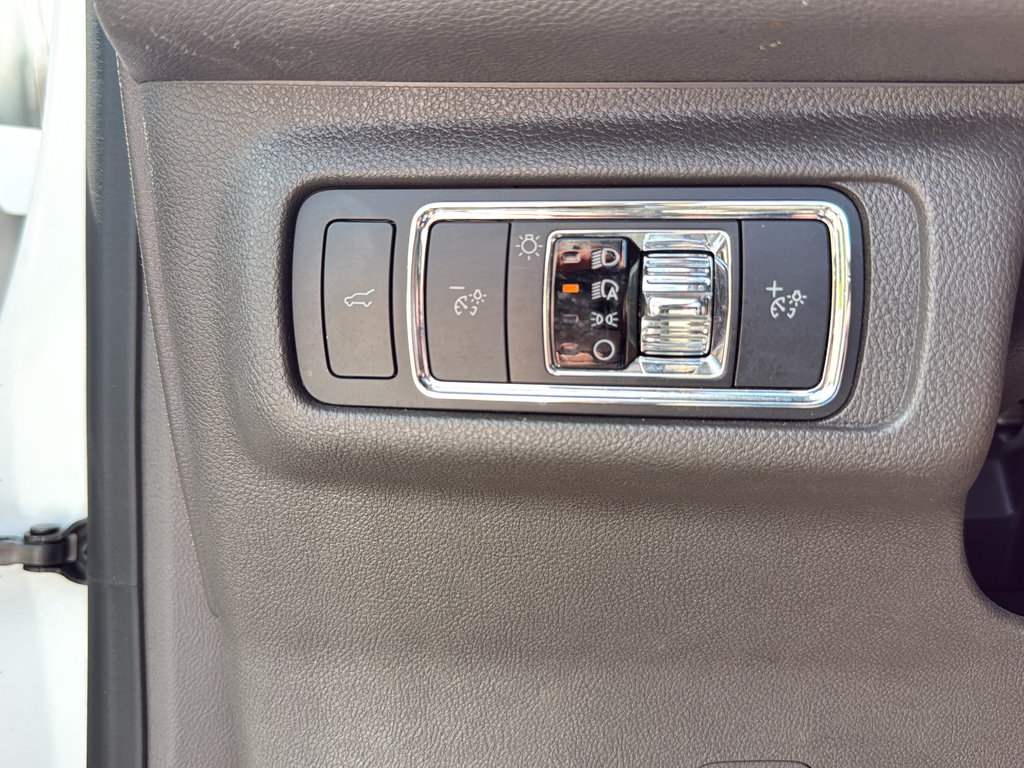 Used 2020 White Lincoln Standard image 21