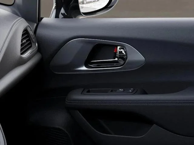 New 2027 Diamond Black Crystal Pearl-Coat Exterior Paint Chrysler Select image 77