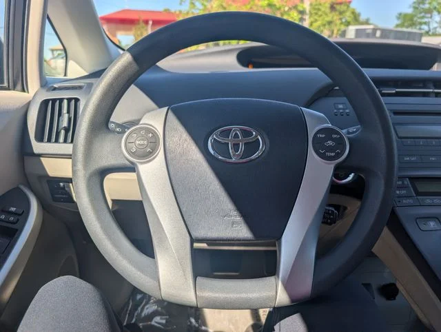 Used 2010 White Toyota  image 10