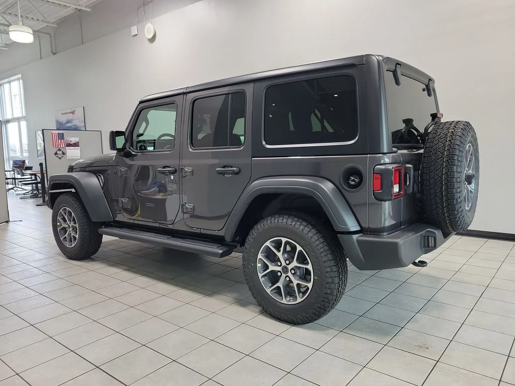 New 2026 Granite Crystal Metallic Clearcoat Jeep Sport S image 5