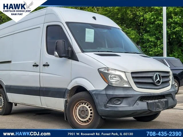 Used 2017  Mercedes-Benz Cargo 144 WB image 2