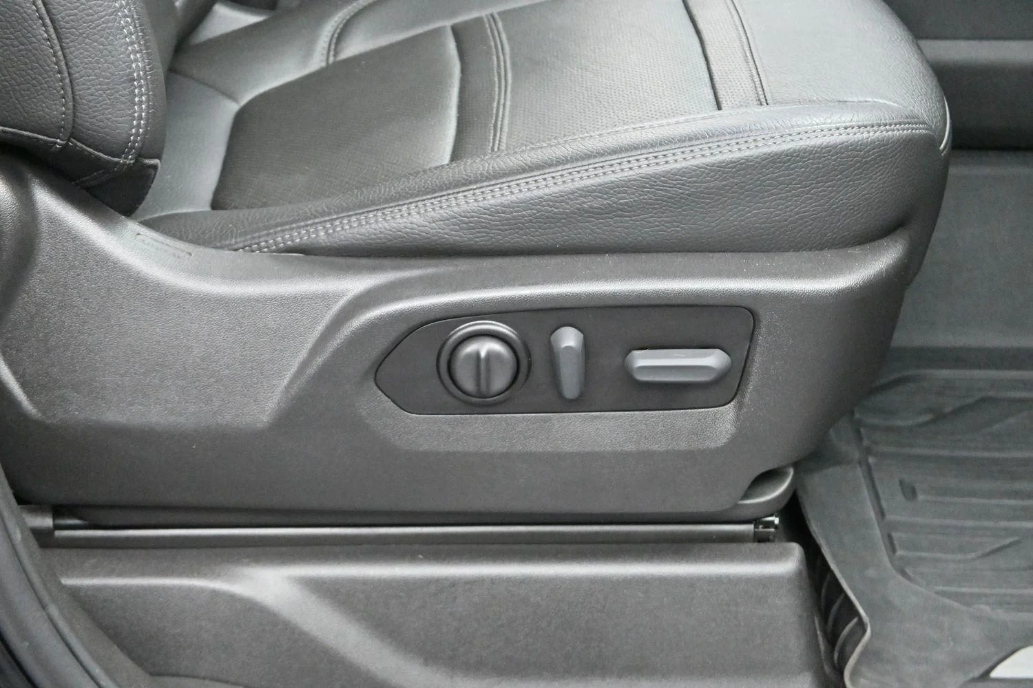 Used 2021 Onyx Black GMC Denali image 33