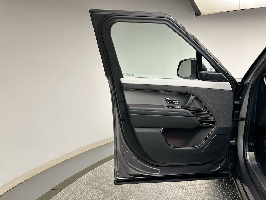 Used 2024 Eiger Gray Metallic Land Rover Dynamic SE image 21