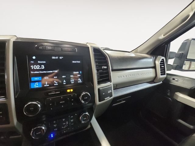 Used 2019 White Ford Lariat image 10