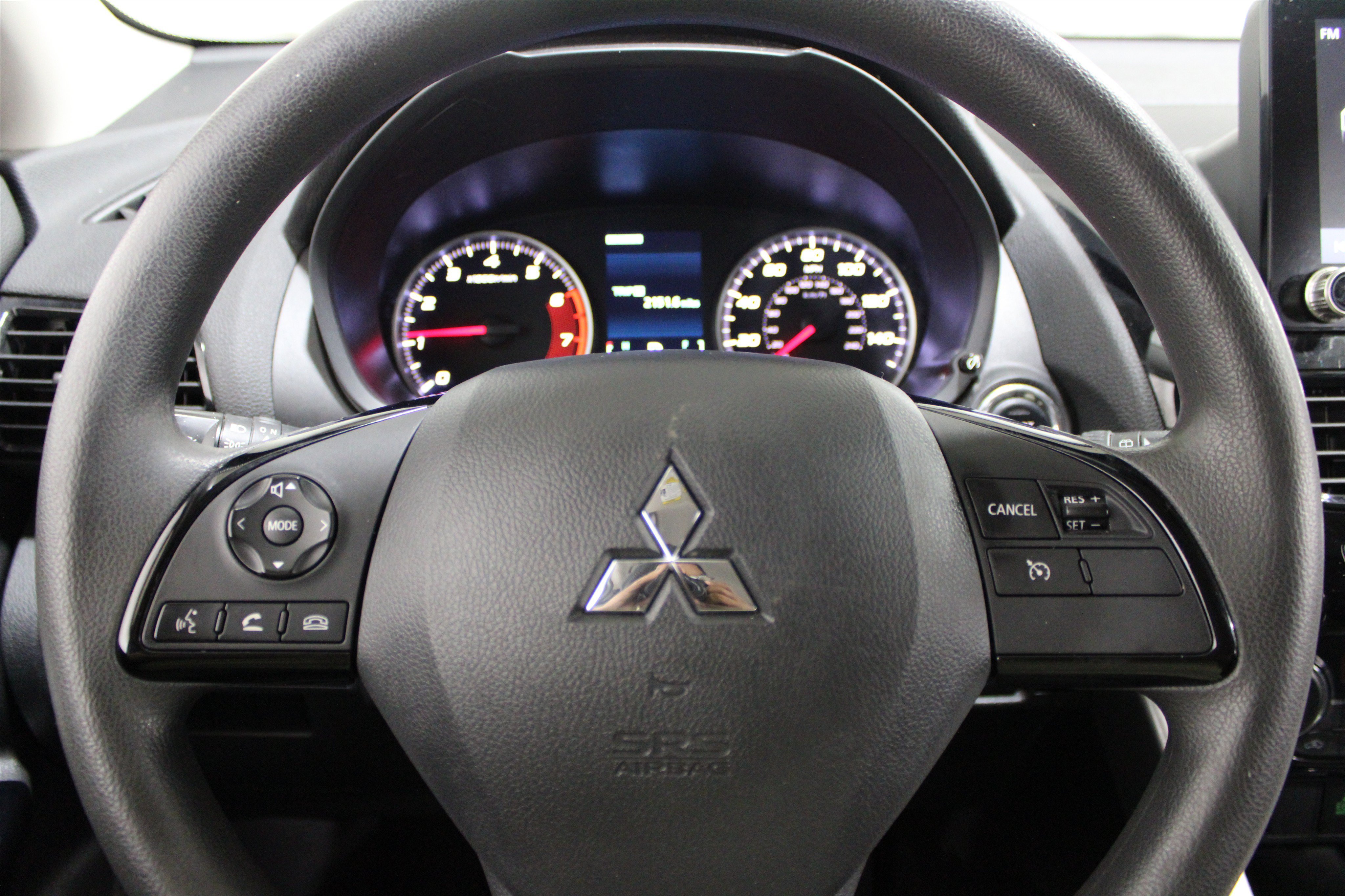 Used 2024 Alloy Silver Metallic Mitsubishi LE image 7