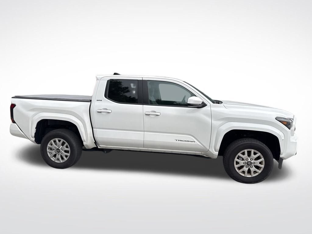 Used 2025 White Toyota SR5 image 4