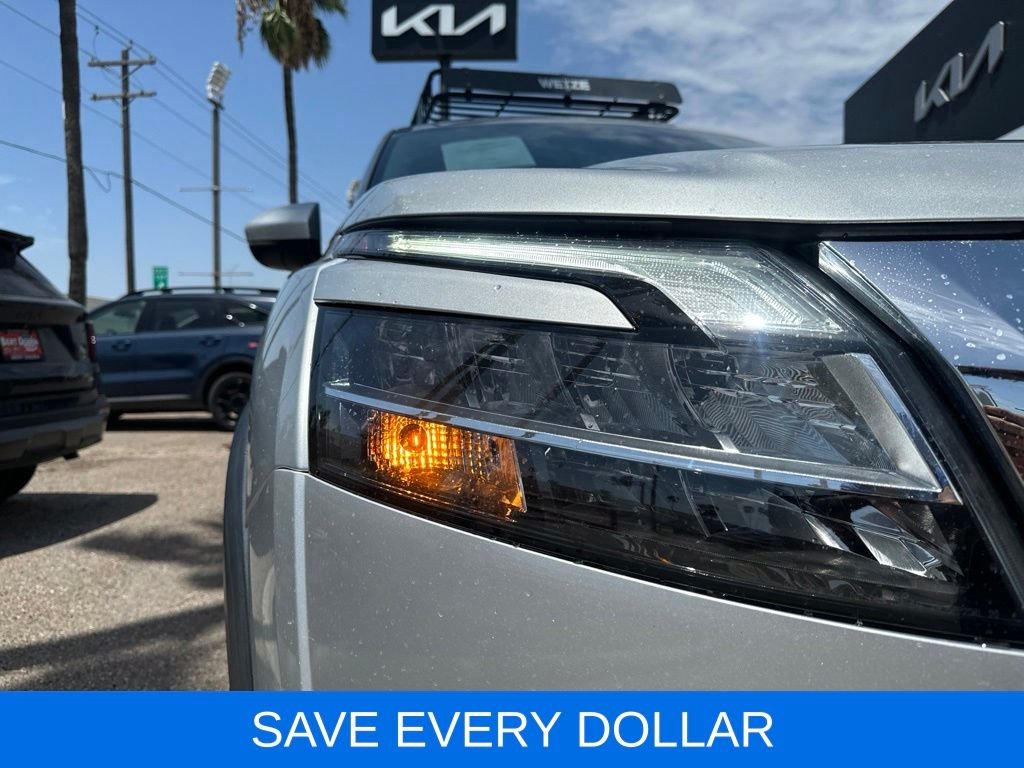 Used 2023 Silver Nissan Platinum image 3