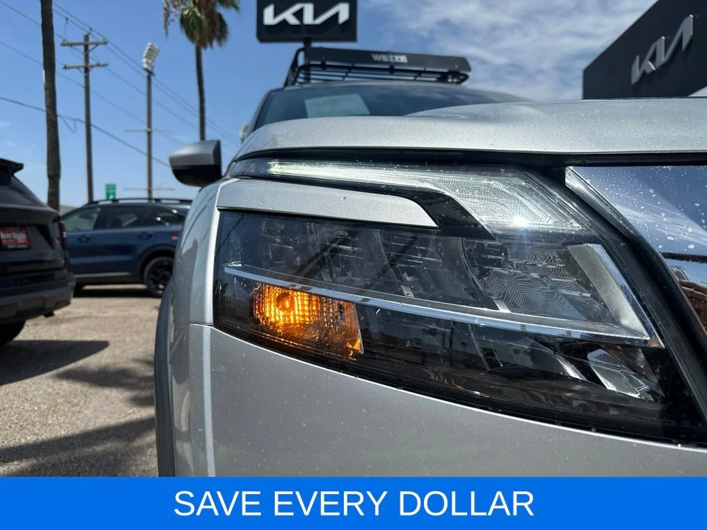 Used 2023 Silver Nissan Platinum image 3