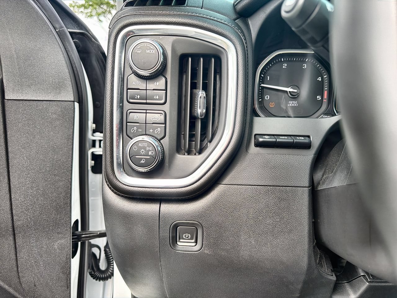 Used 2023 SUMMIT WHITE GMC Denali image 15