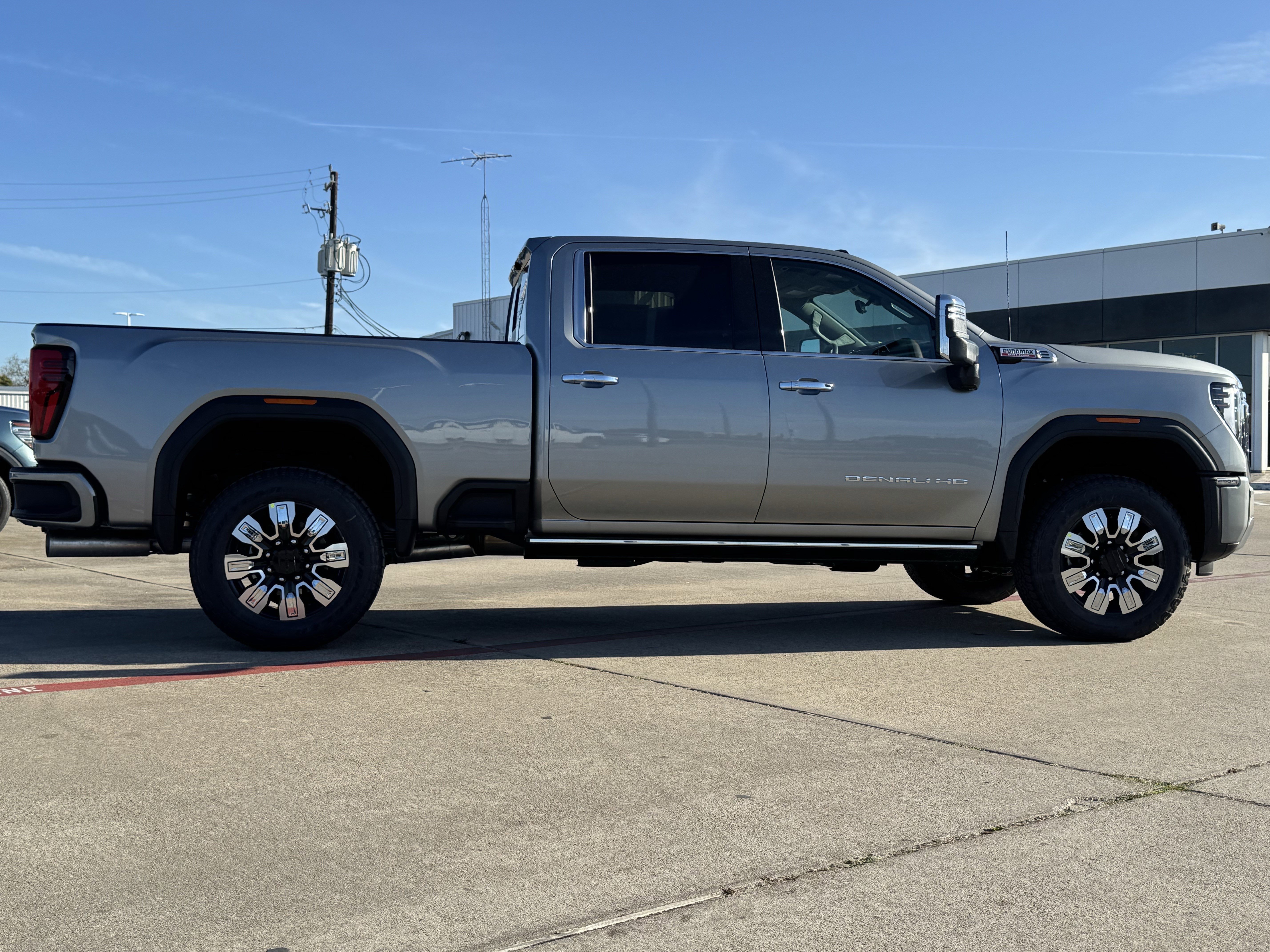 2026 GMC Sierra 2500HD Denali - Photo 6