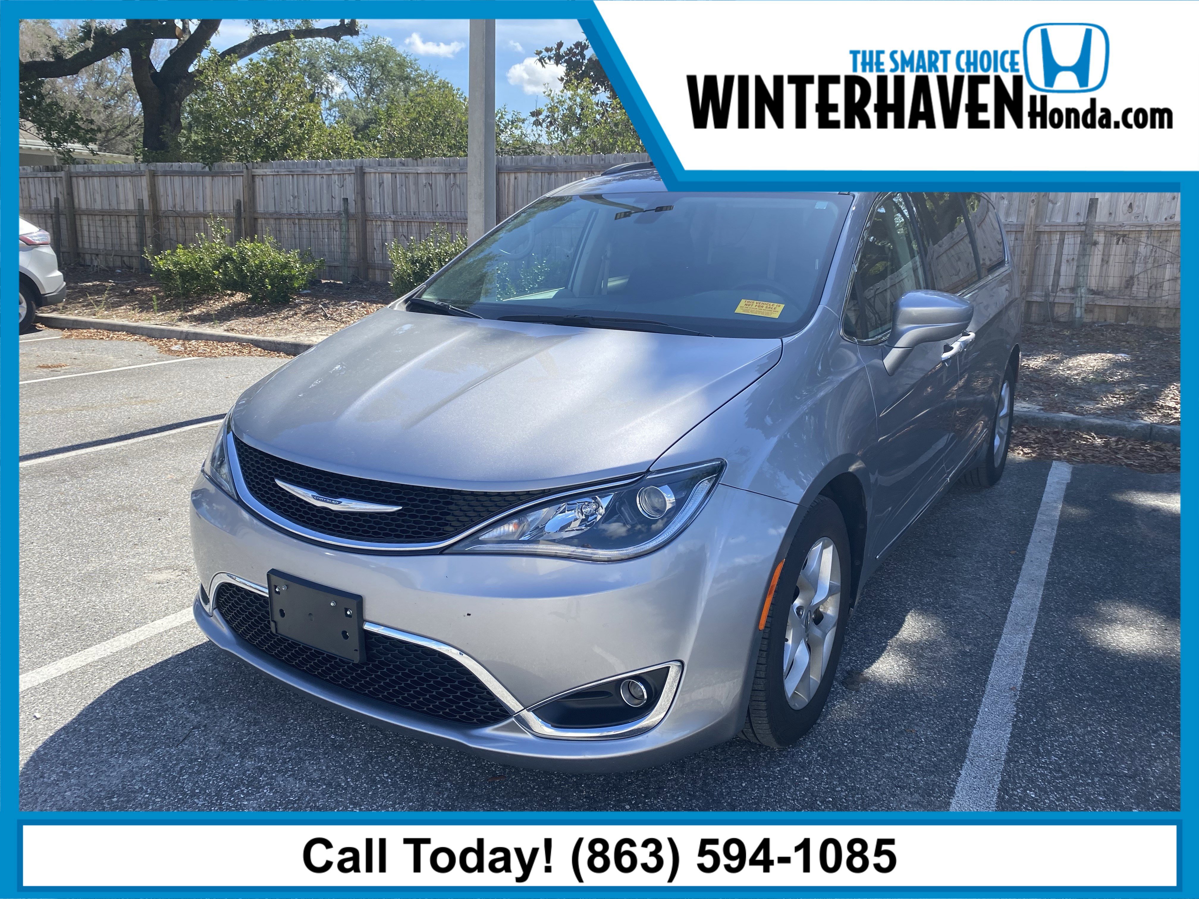 2017 Chrysler Pacifica Touring-L's photo
