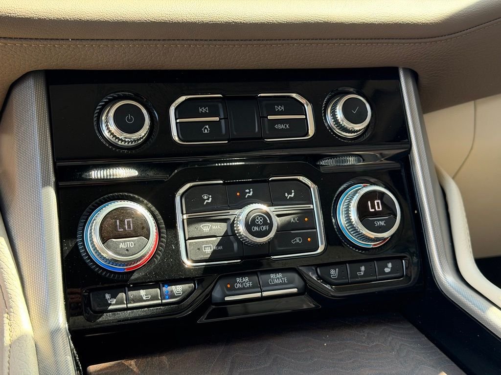 Used 2022 Beige GMC Denali image 37