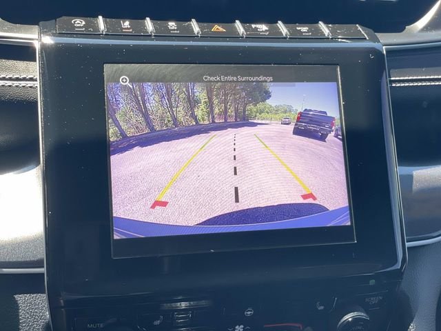 Used 2022 Silver Jeep Altitude image 28