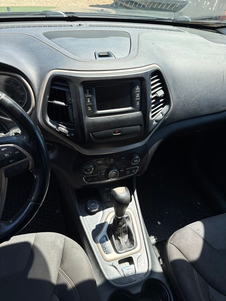 Used 2015 Gray Jeep Latitude image 5