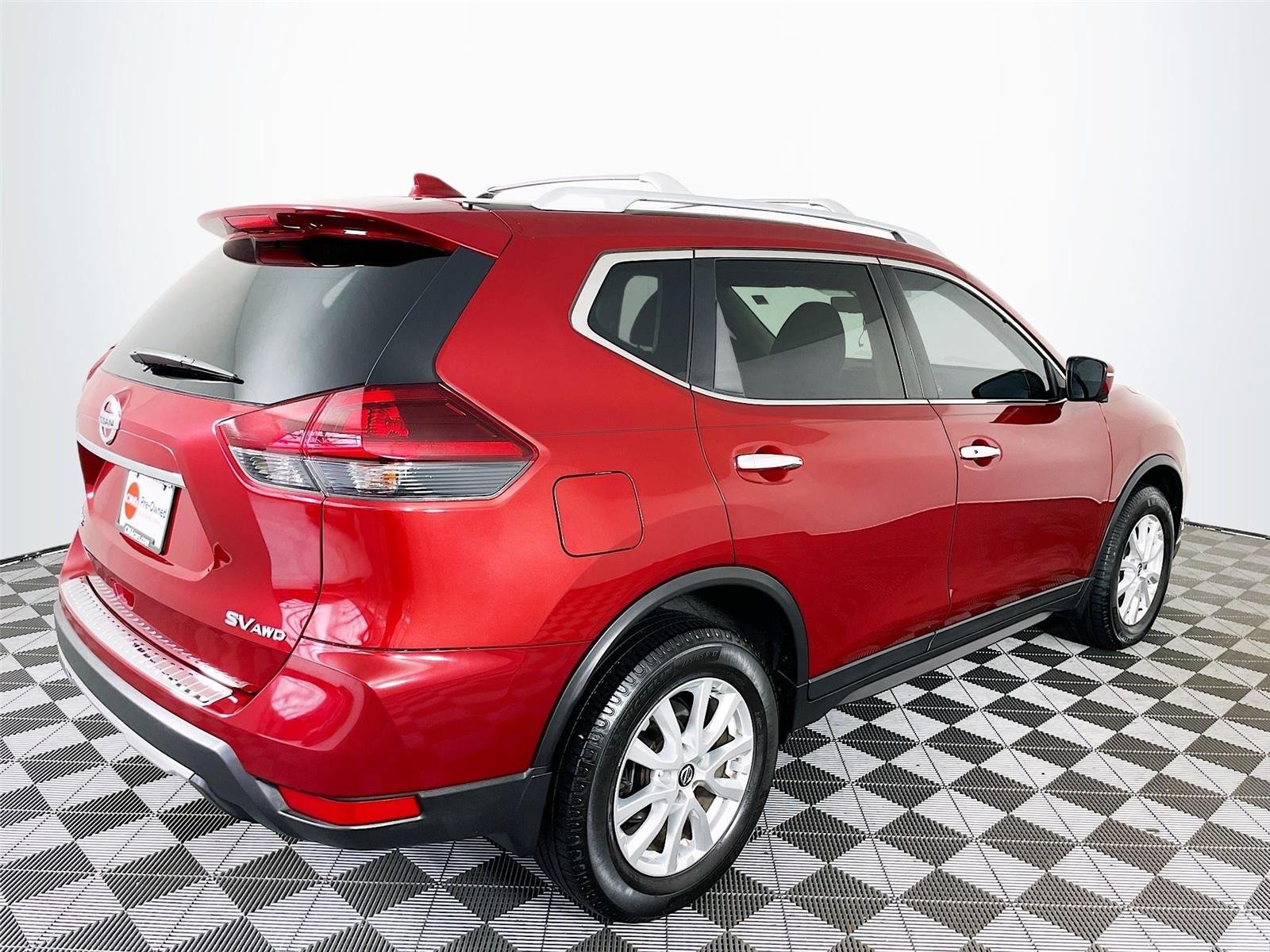 Used 2018 RED NISSAN  image 10