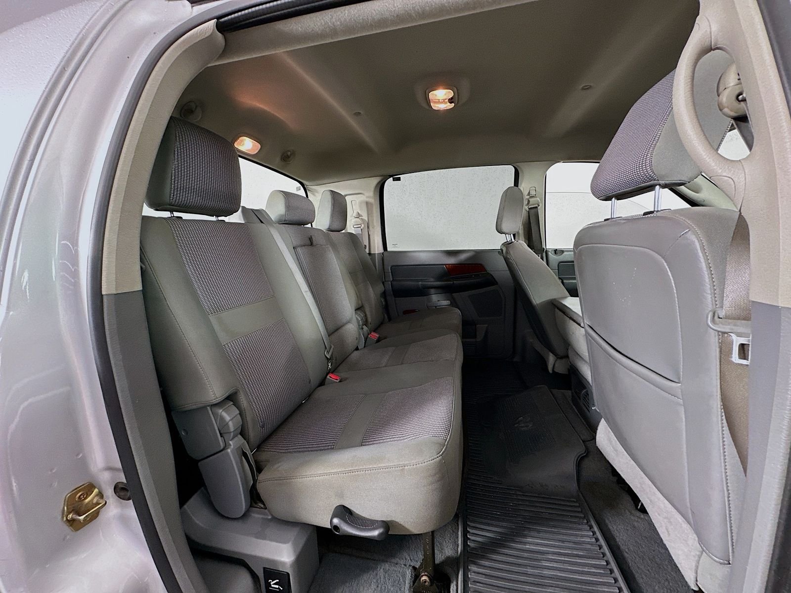 Used 2006 Bright Silver Metallic Dodge SLT image 25
