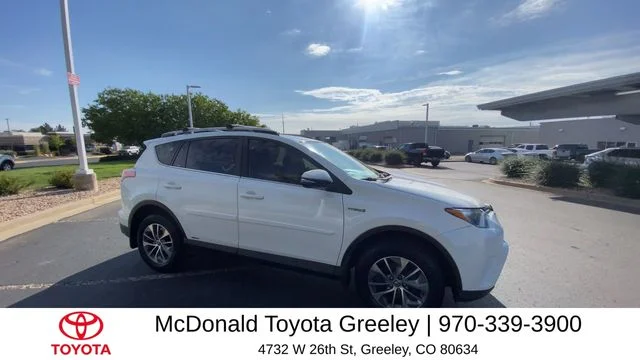 Used 2017 White Toyota XLE image 9