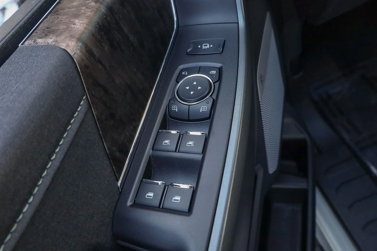New 2026 Avalanche Ford F-350® Lariat® image 38