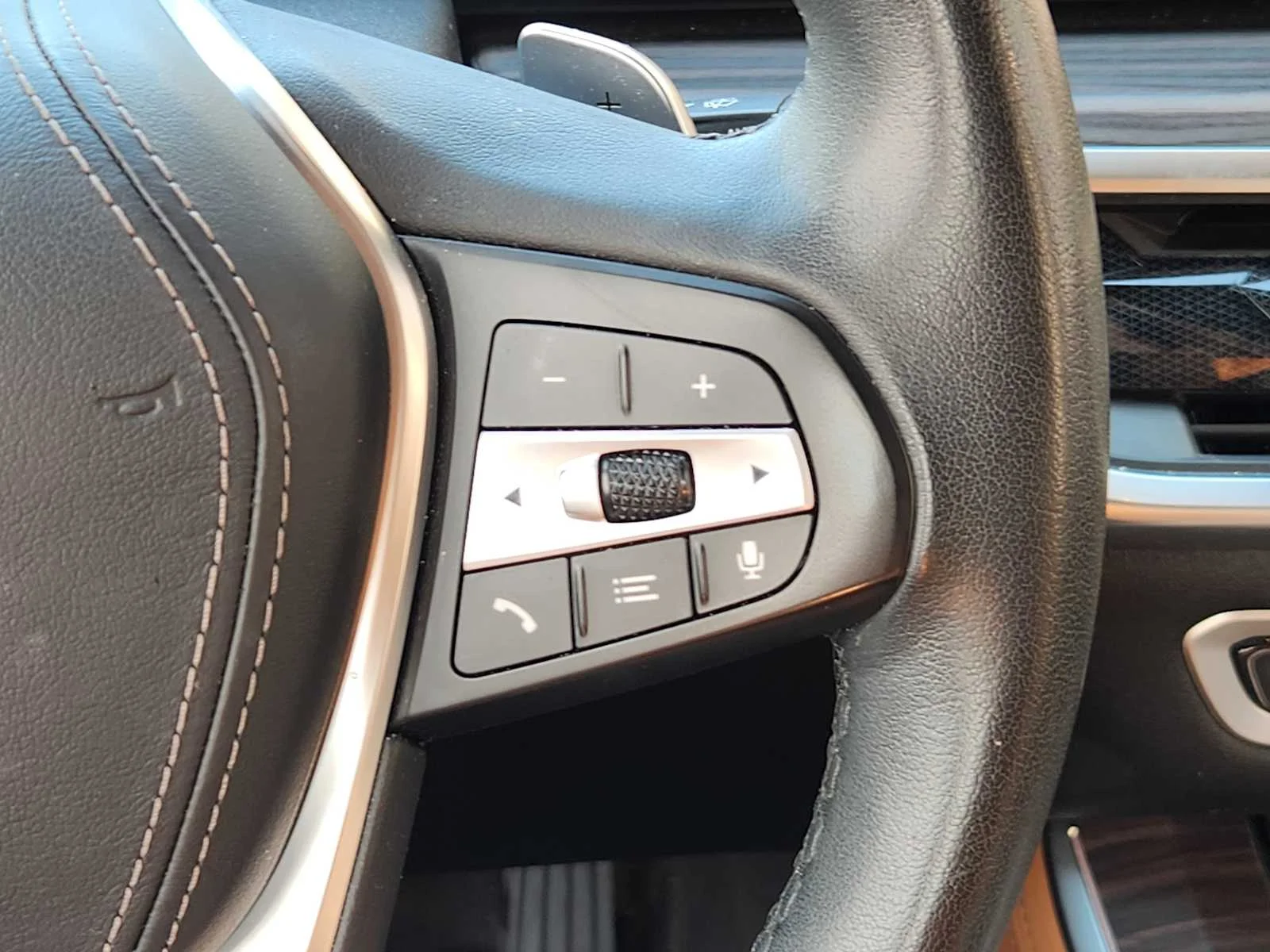 Certified Used 2024 Skyscraper Grey Metallic BMW xDrive40i image 21