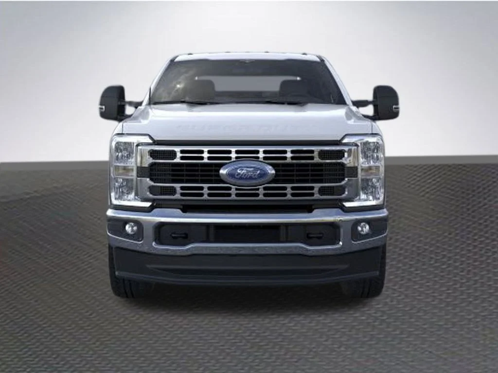 New 2026 Oxford White Ford F-250® XLT image 6