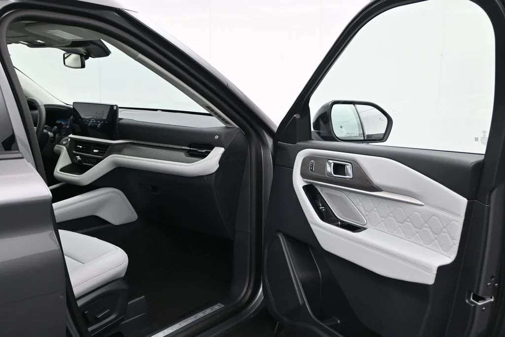 New 2026 Carbonized Gray Metallic Ford Platinum™ image 16