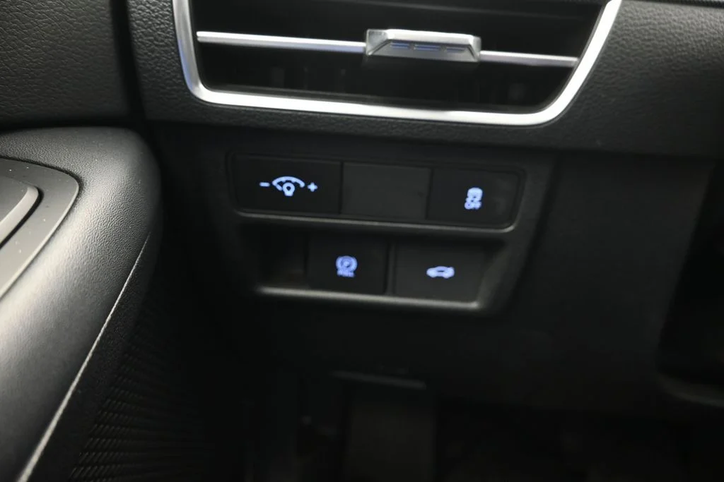 Certified Used 2025 White Hyundai SEL image 27