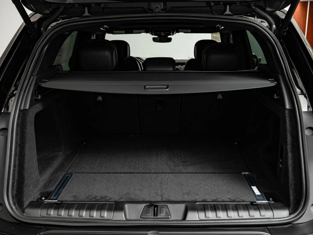New 2026 Santorini Black Land Rover SE image 21