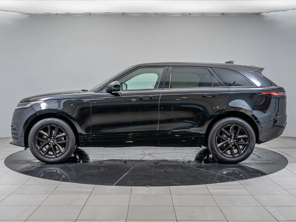 Used 2024 Santorini Black Metallic Land Rover Dynamic SE image 5