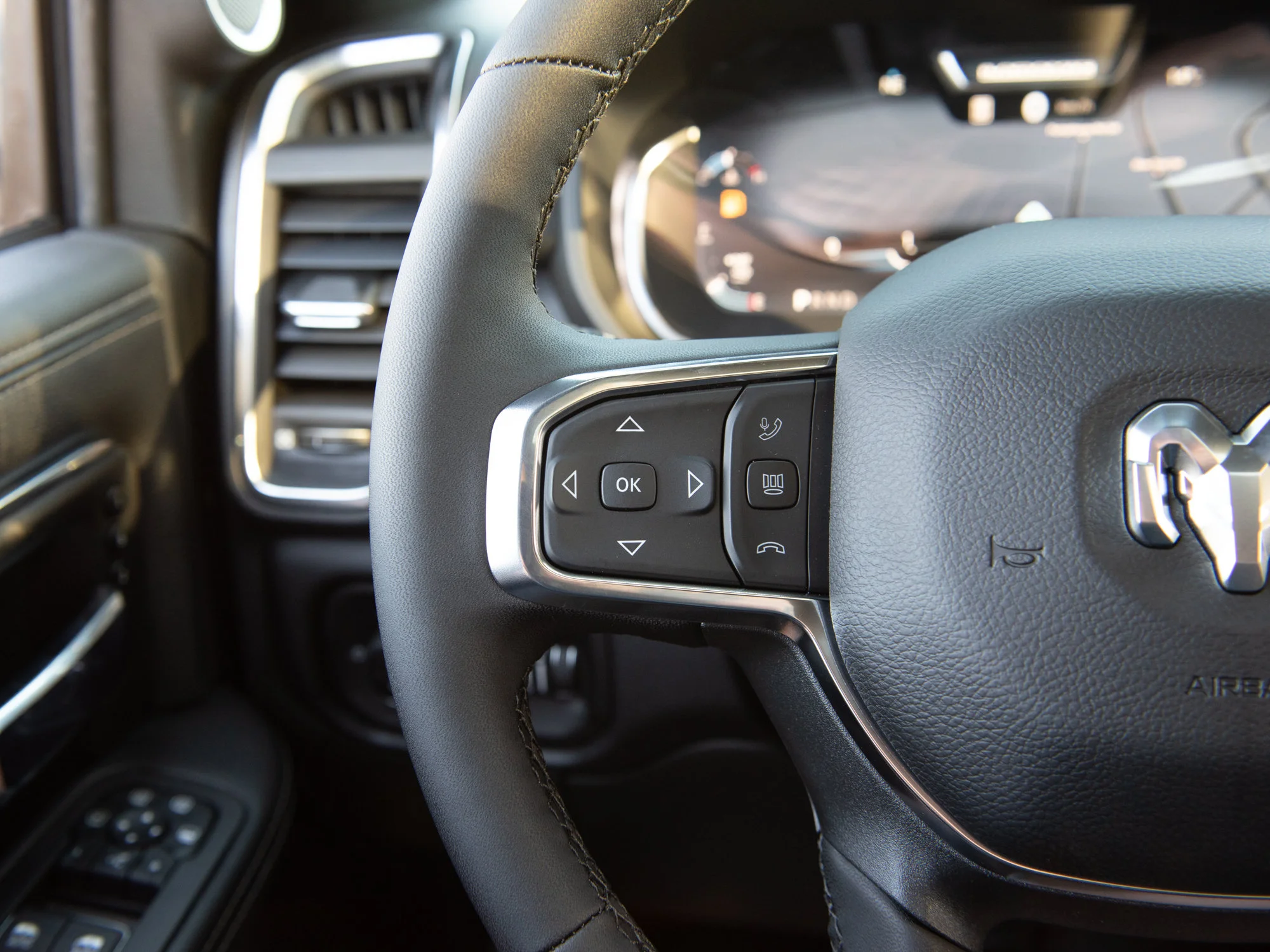 New 2027 White RAM Laramie Night* Mega Cab 4x4, Sunroof, Harman/Kardon, Pwr Running Boards image 19