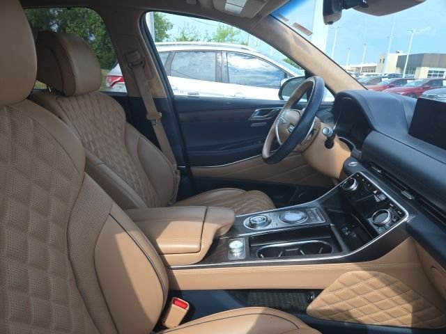Used 2022 White Genesis 3.5T Prestige Signature image 4