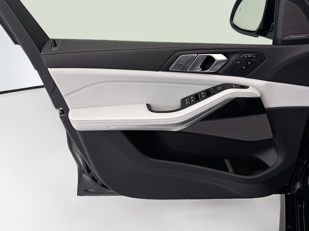 New 2027 Carbon Black Metallic BMW xDrive40i image 23
