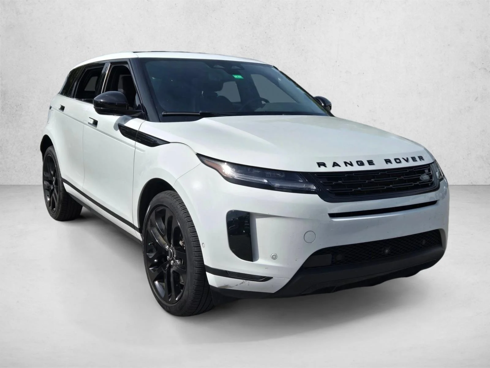 Used 2024 White Land Rover Core S image 3