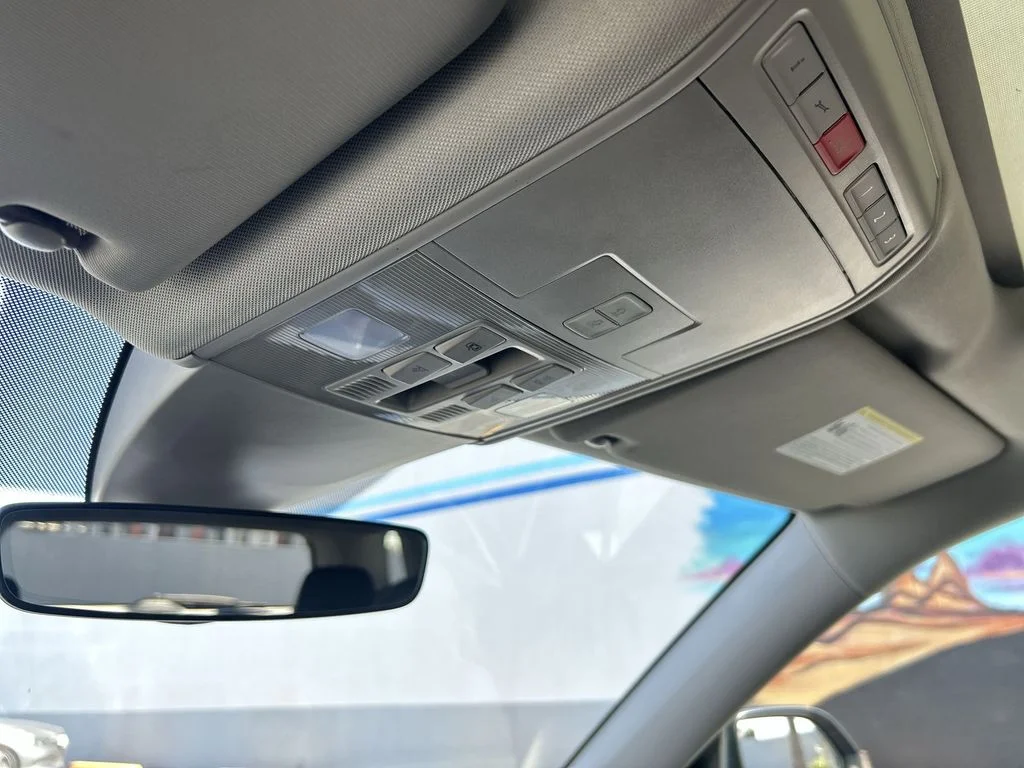 Used 2019 Blue Volkswagen SEL image 17